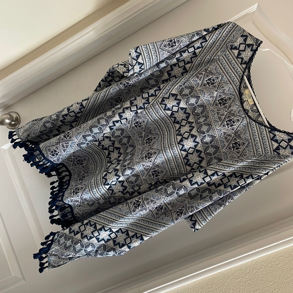 Women’s M/L blue and white poncho style top